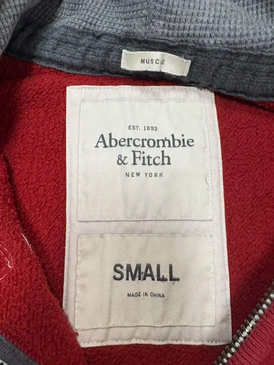 Abercrombie アバクロンビー フードジップアップ レッド ヤン ホンウォン YANG HONGWON ONE