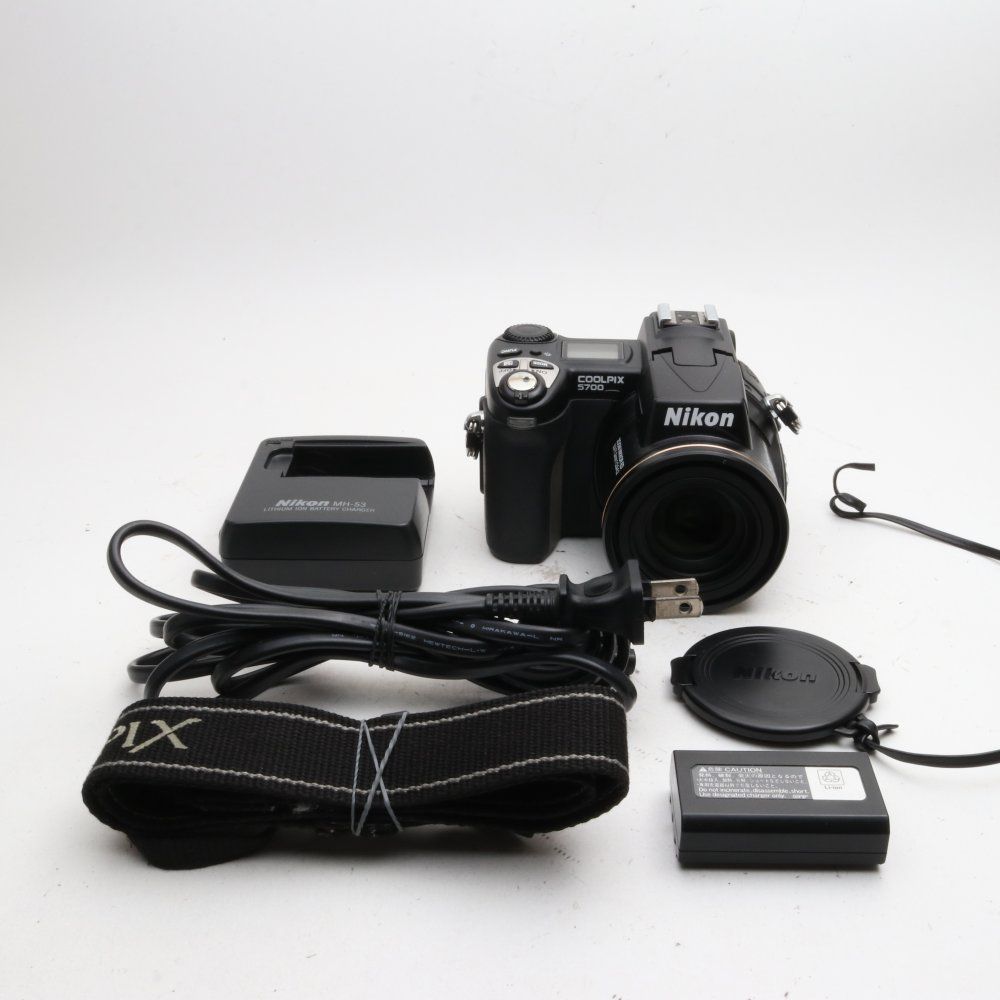 Nikon ニコン COOLPIX 5700