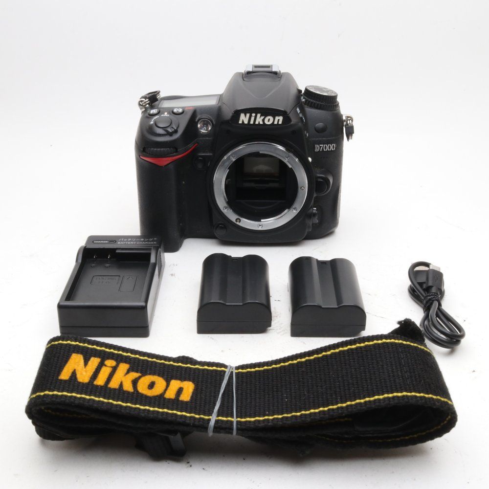 Nikon デジタル一眼レフカメラ D 7000 ボディー