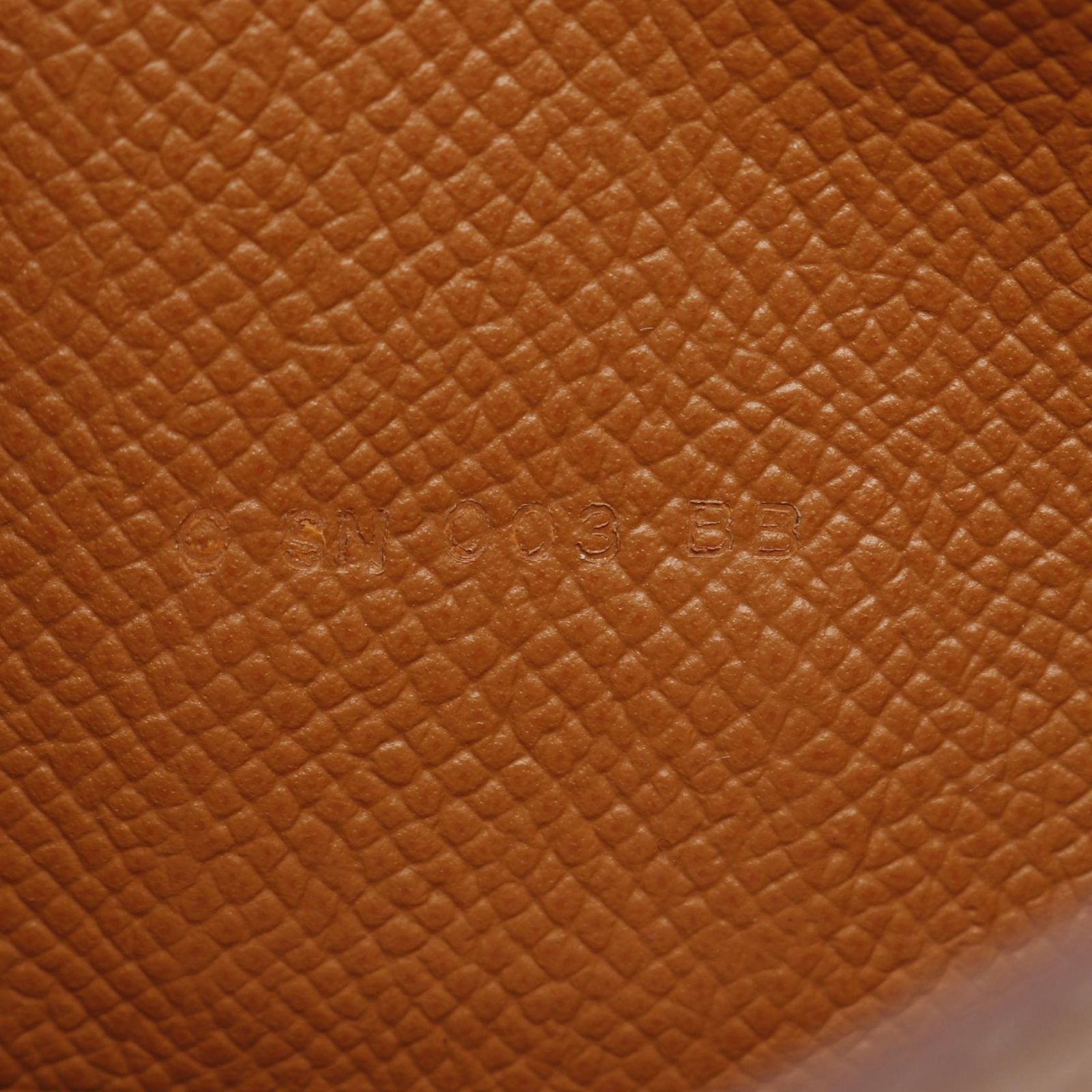 二つ折り長財布