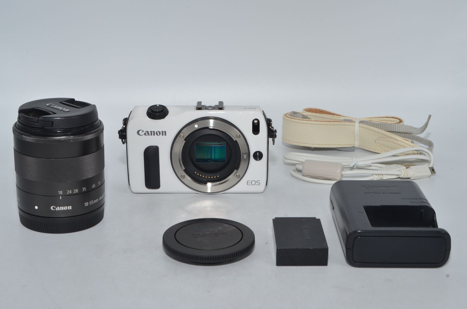  251000 Canon ミラーレス一眼カメラ EOS M レンズキット EF 18 55 mm F 3 5 6 IS STM付属 ホワイト EOSMWH ミラーレス一眼 デジタルカメラ