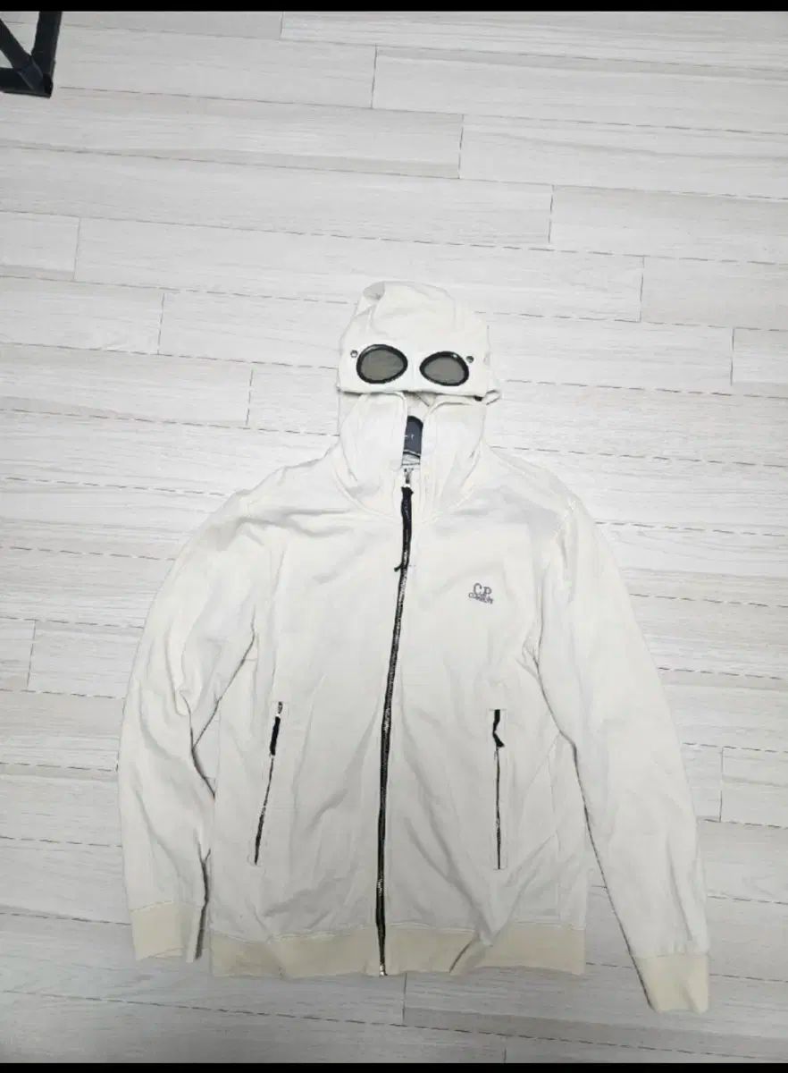 C.P. COMPANY ゴーグル アイボリー フードジップアップ
