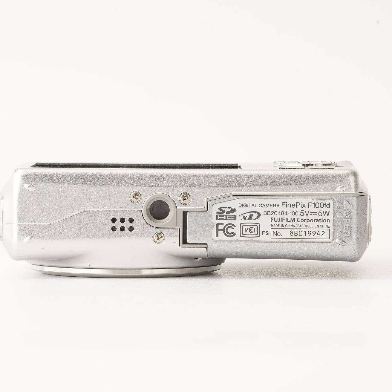 富士フイルム Fujifilm FinePix F100 fd ダークシルバー 5x 光学ズーム