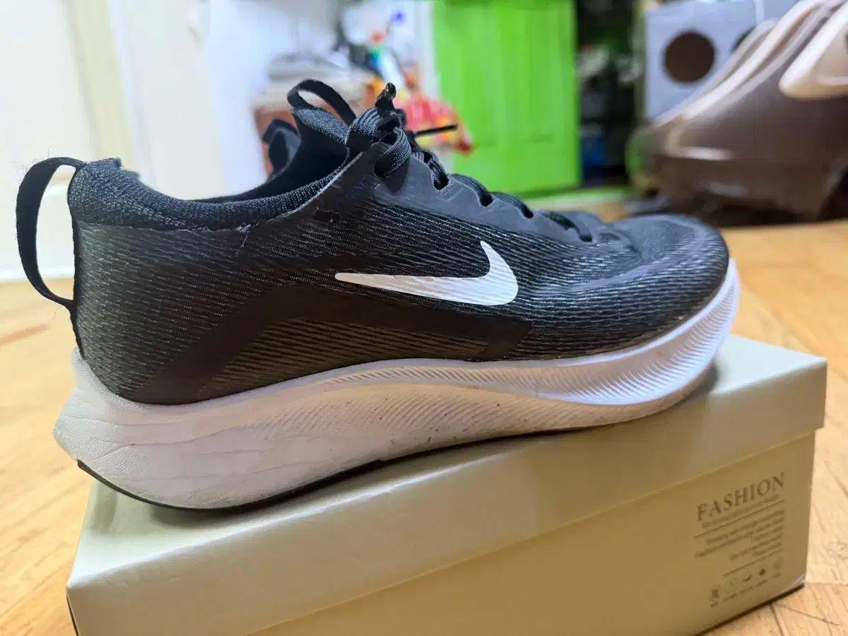  ナイキ ズームフライ 4 ランニングシューズ 245 250 クッション フィッシンググッズ 登山靴 トレッキングシューズ アウトドアシューズ