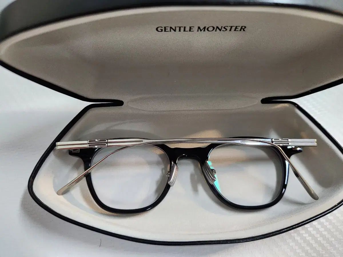  GENTLE MONSTER ジェントルモンスター メガネ ROB 01 ブラック サングラス 小物