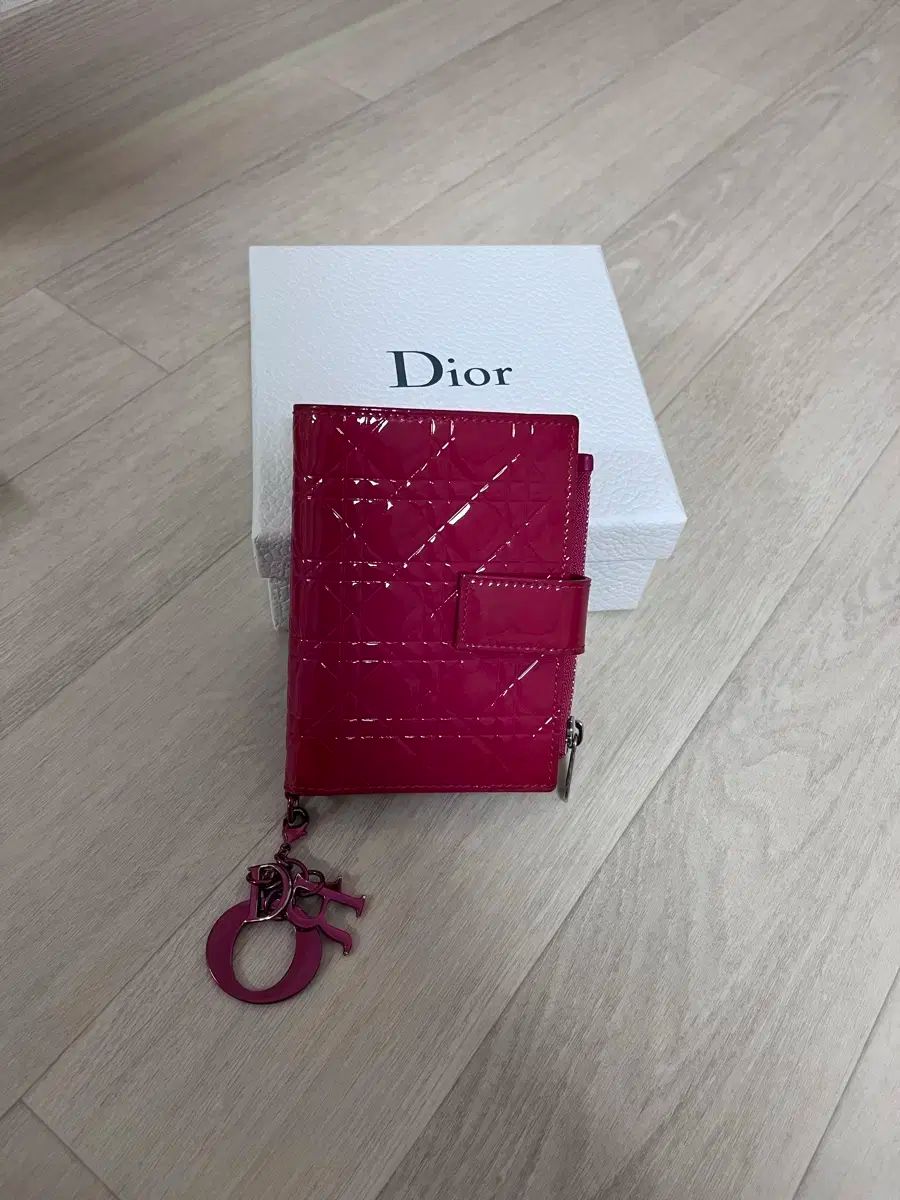 レディディオール 二つ折り財布