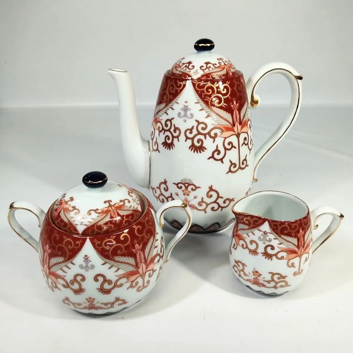 有田焼其泉作 赤濃金彩唐草ティーポット シュガーポット クリーマー3点セット NO 01050