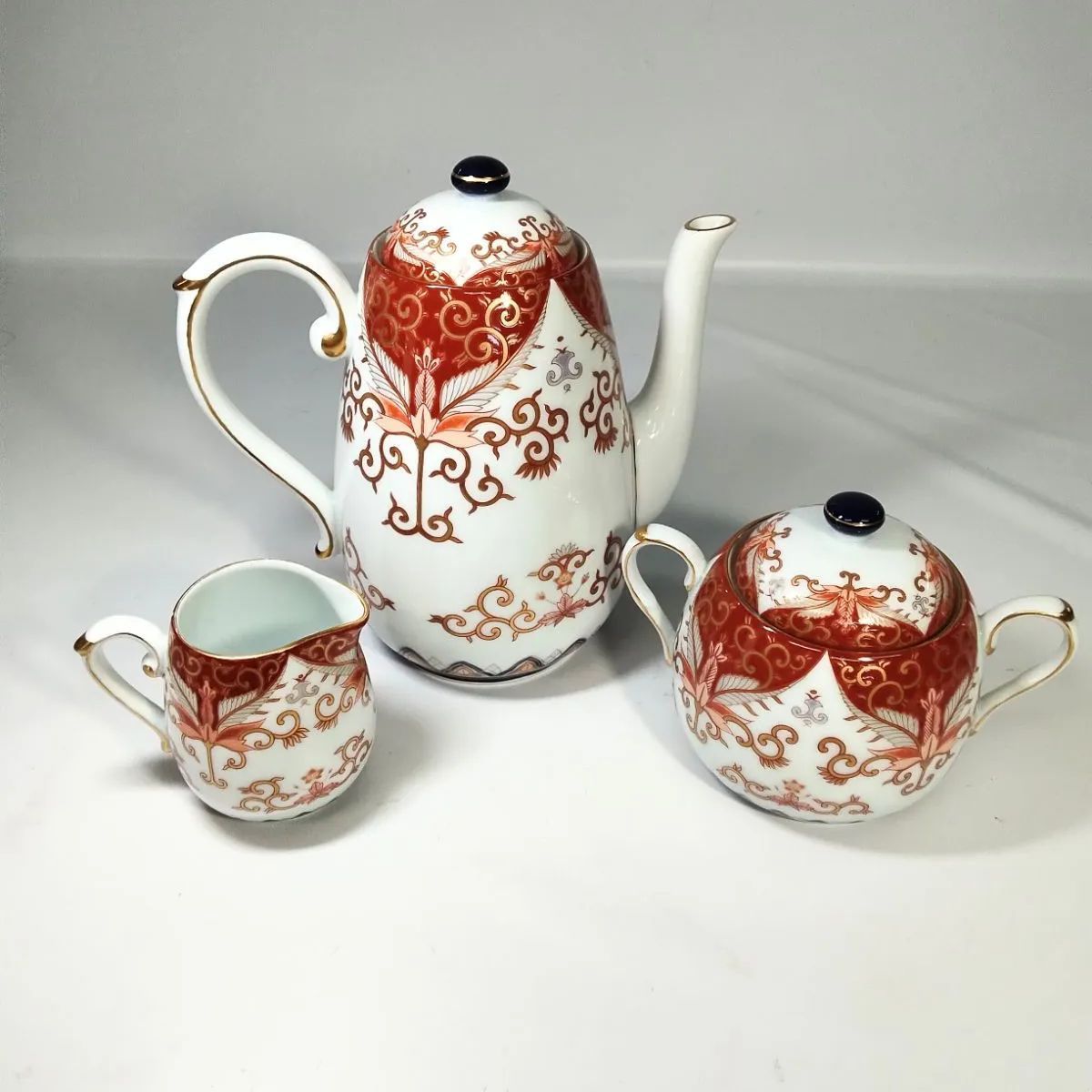 有田焼其泉作 赤濃金彩唐草ティーポット シュガーポット クリーマー3点セット NO 01050