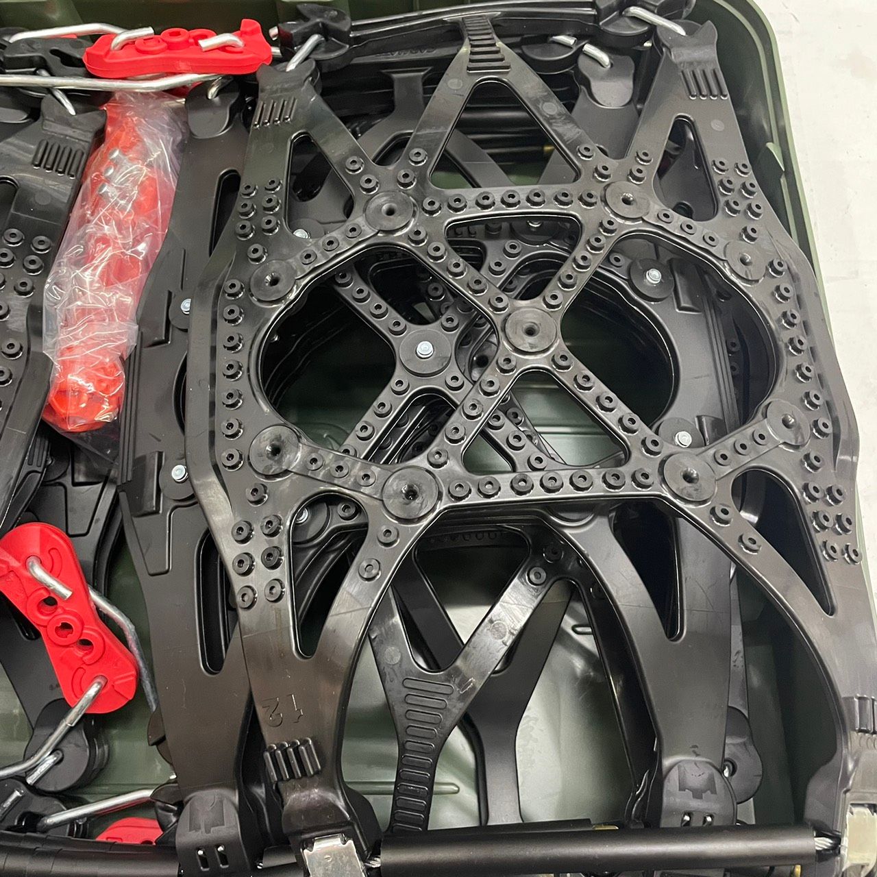  h 10028 カーメイト 非金属タイヤチェーン バイアスロン クイックイージー QE 12 L 非金属チェーン チェーン 滑り止め