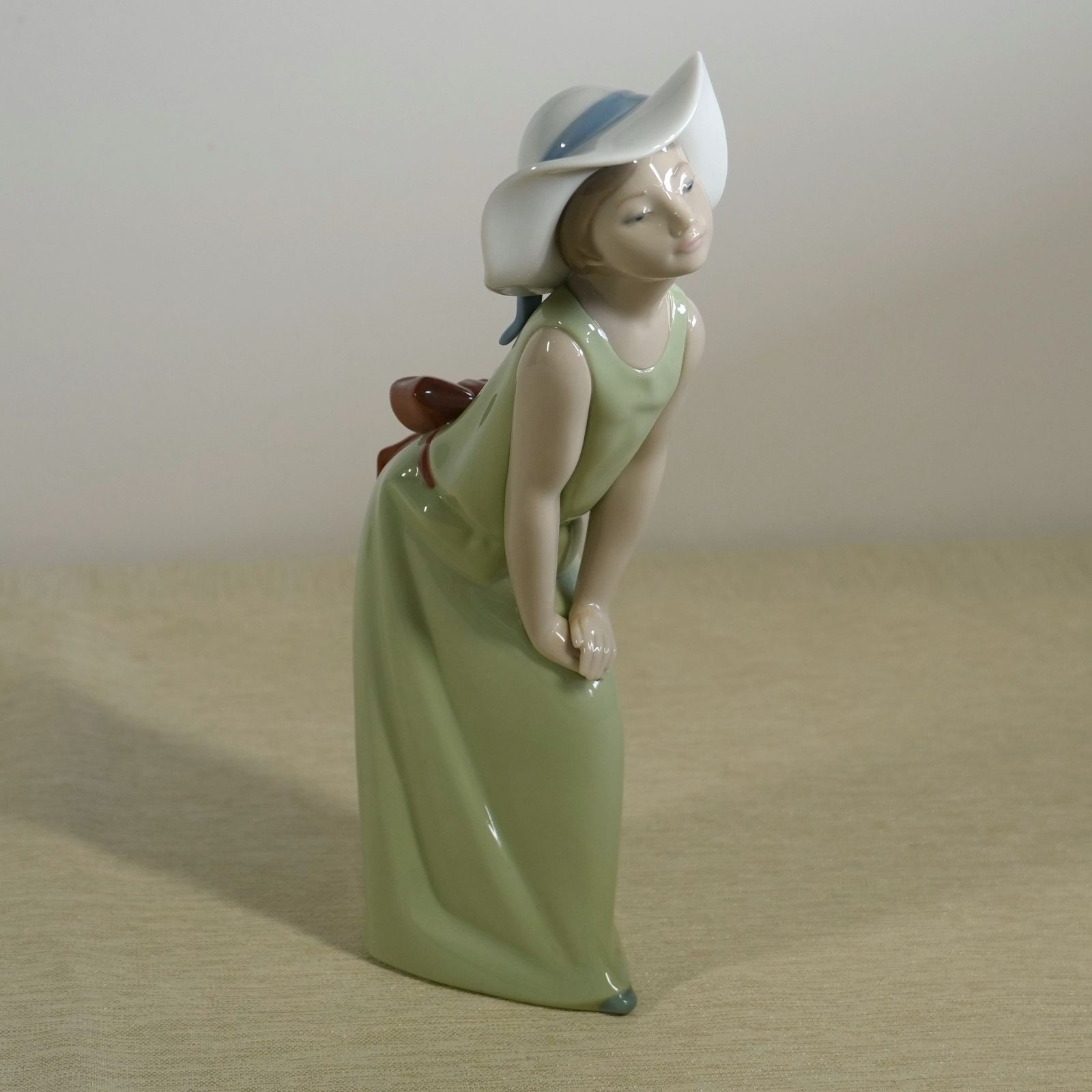 IM] 美品 リアドロ フィギュリン 帽子をかぶった少女 1978年 スペイン