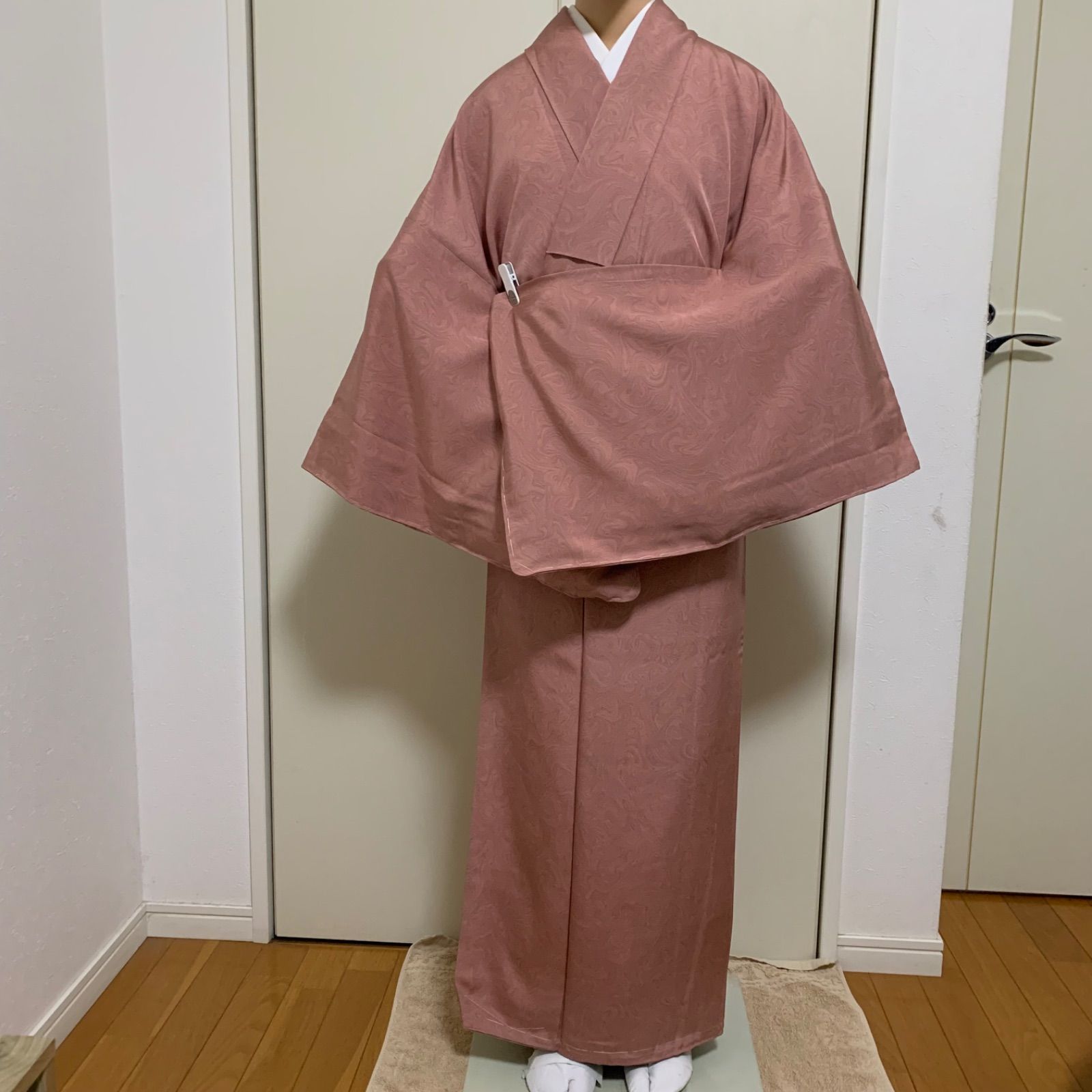 着物 袷 小紋 正絹 紬 新品 未使用 しつけ糸付き R-1494 着物 小紋 袷 絹 裄68.5センチ 身丈(背)163センチ レディース