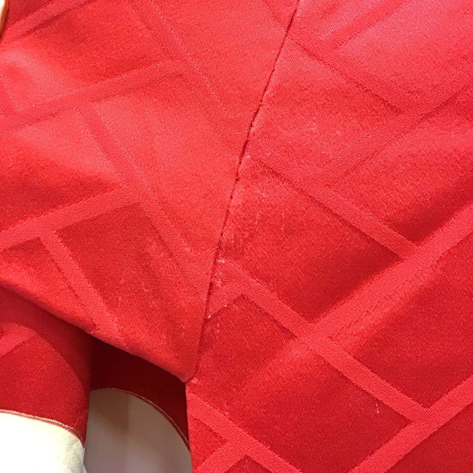  着物 引き振袖 孔雀 松 赤系地 No 200701 1675 梱包サイズ80 振袖 着物