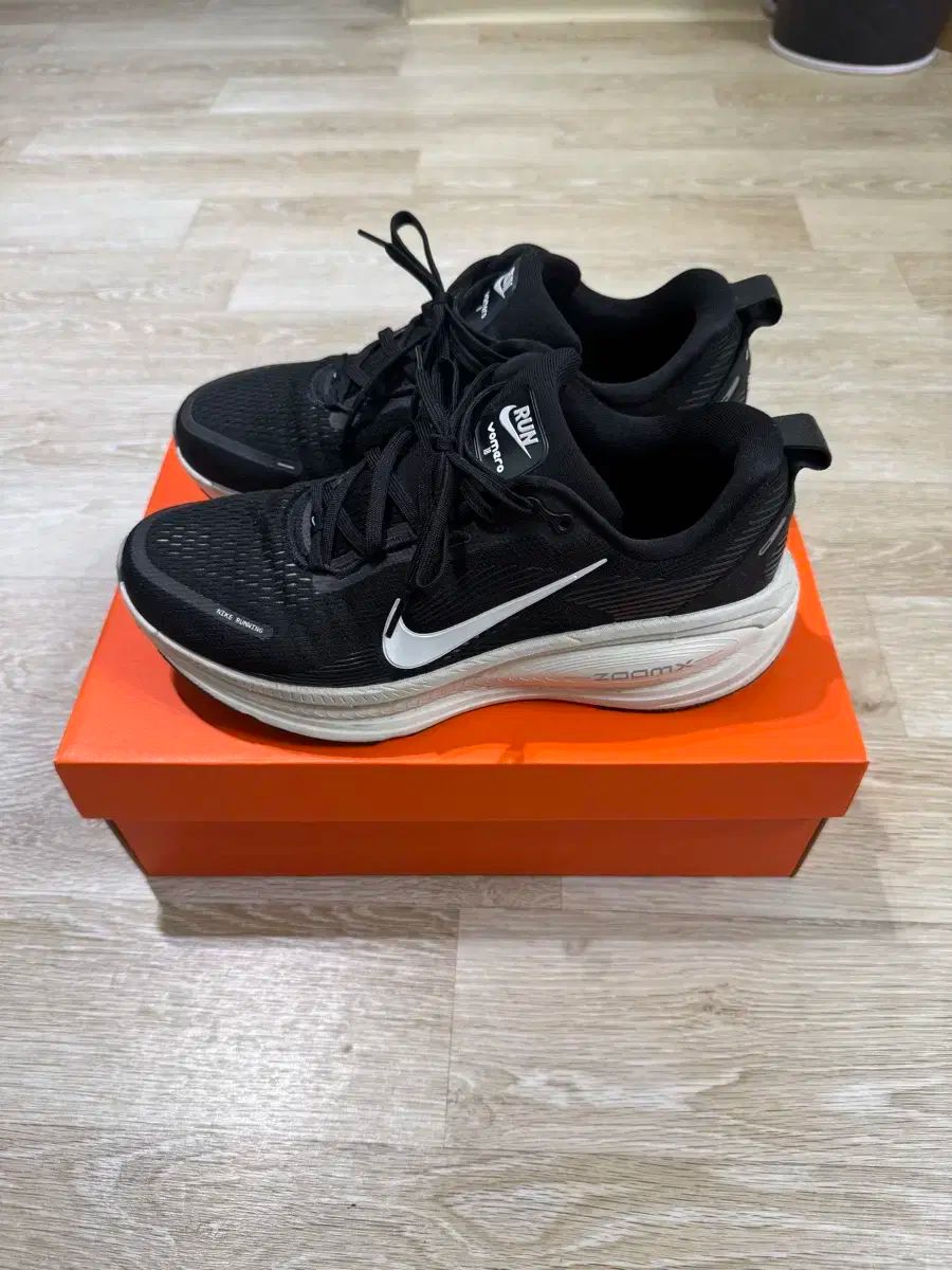 ナイキ ボメロ18 ランニングシューズ 265