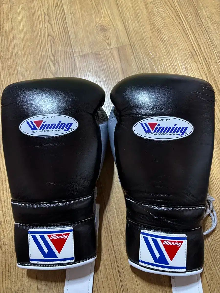  ウィニング 14オンス 紐式 グローブ ブラック-グレー その他 ボクシング