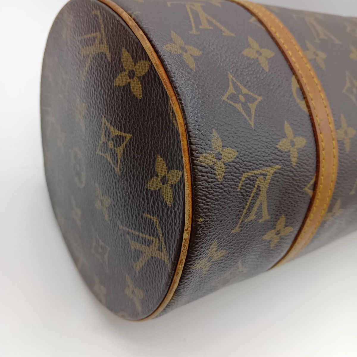 カジュアルな LOUIS VUITTON ルイヴィトン モノグラム パピヨン30 ハンドバッグ M51385 ブラウン ポーチ付 着こなし