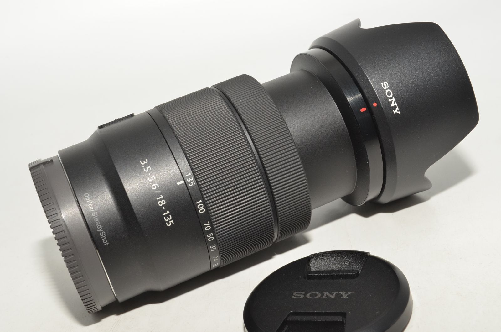 「新同品 SONY E 18-135mm OSS 高倍率ズームレンズ【保証付き】 27-202.5mm（35mm判換算）をカバーする高倍率＆小型軽量のAPS-Cレンズ