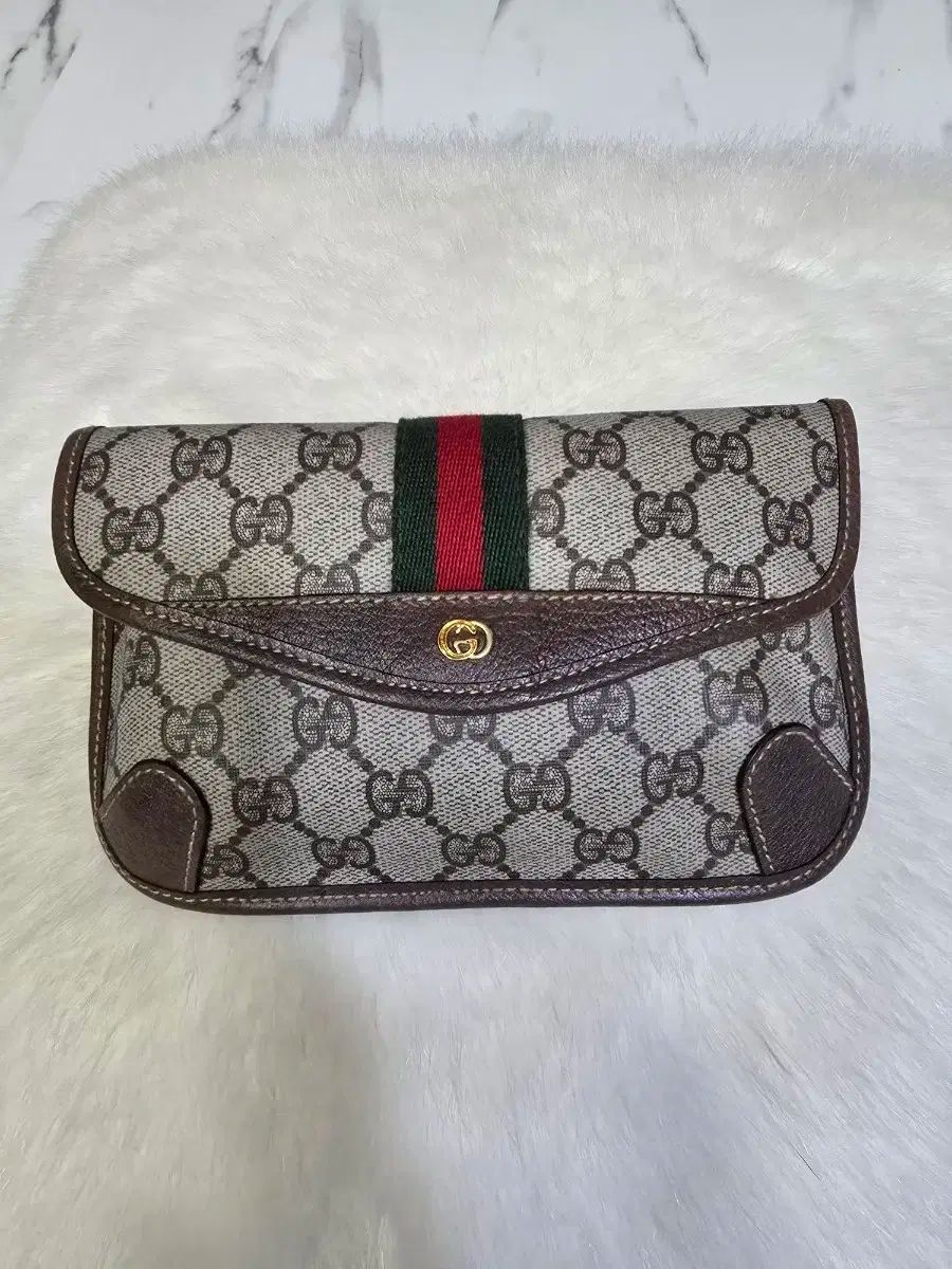 グッチ オフィディア GG シュプリーム クラッチバッグ