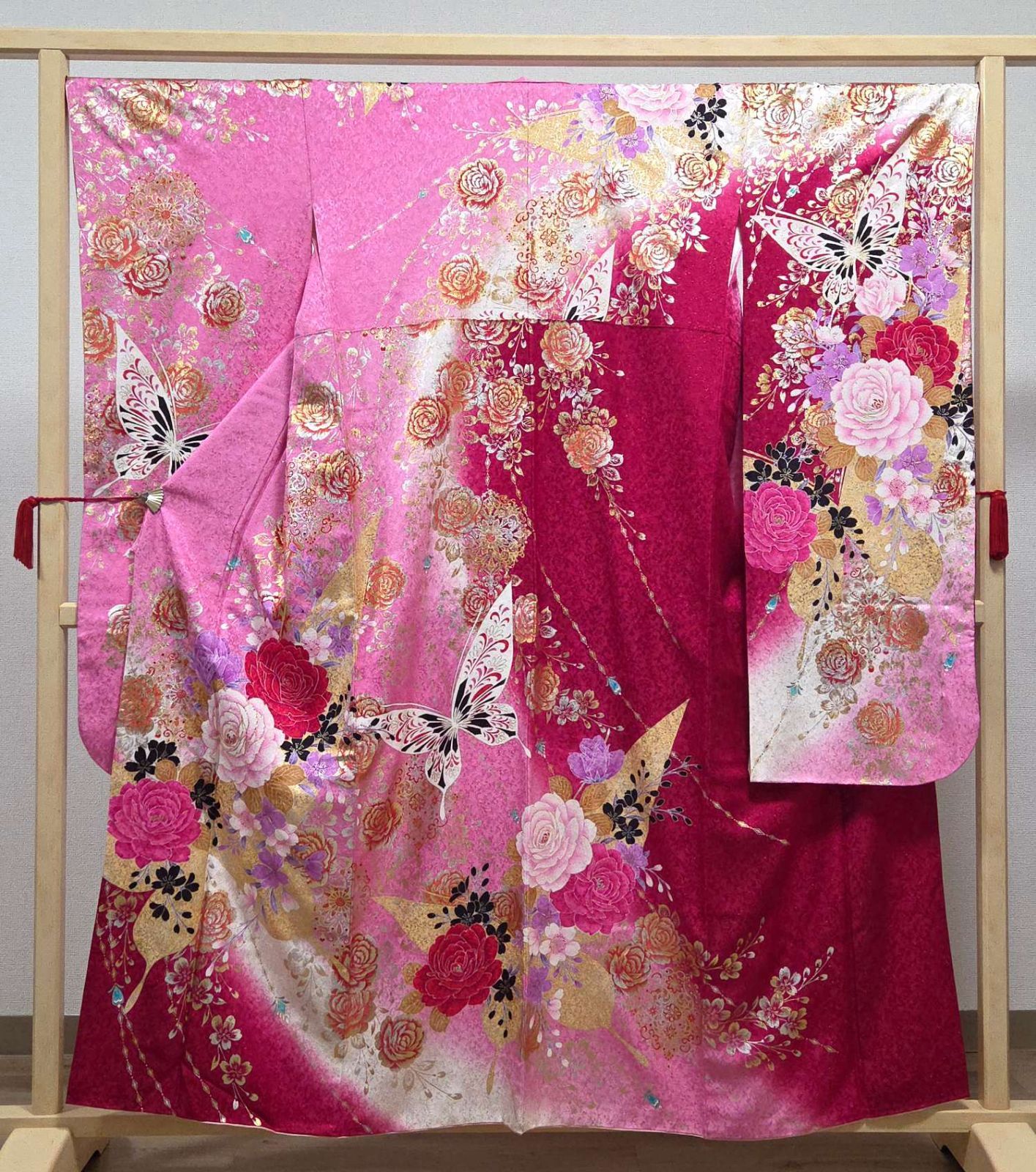 I 9 着物くつろぎ 振袖 襦袢 小物セット 薔薇に蝶々模様 銀通し 金彩 華文 桜 キラキラ 袷 正絹 成人式 着物