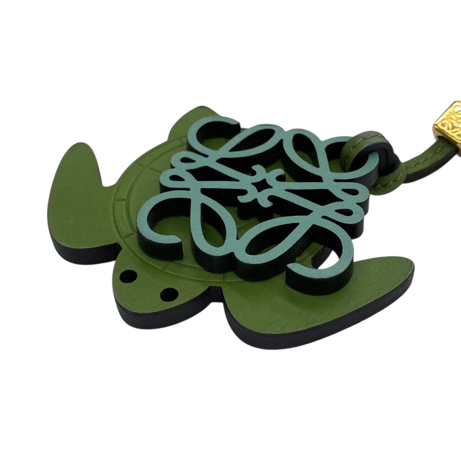 EM 1198 LOEWE ロエベ ロゴ チャーム アナグラム タートルモチーフ 亀 カメ グリーン レザー ストラップ