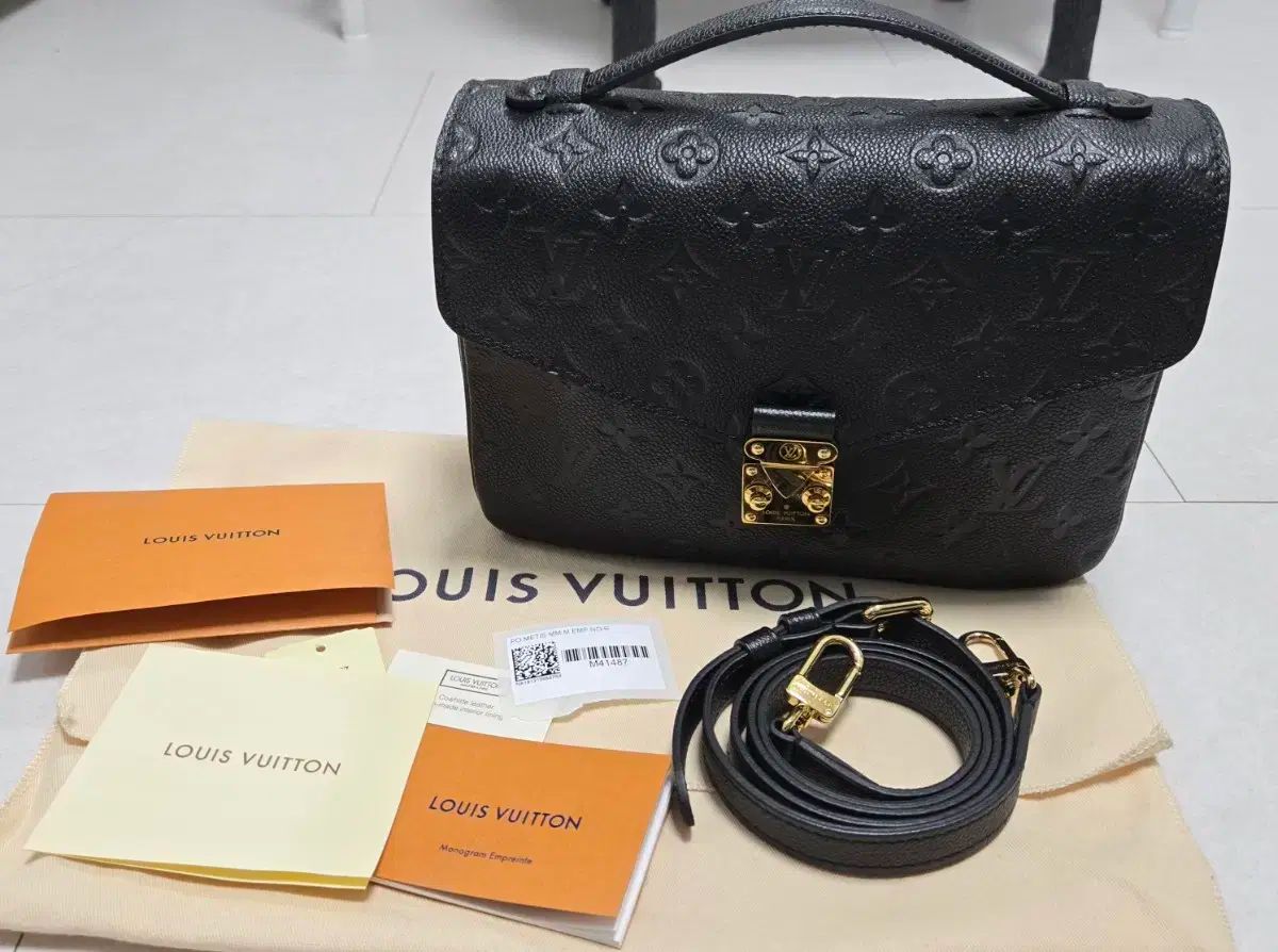 ルイヴィトン ポシェットメティス アンフラップ ブラック