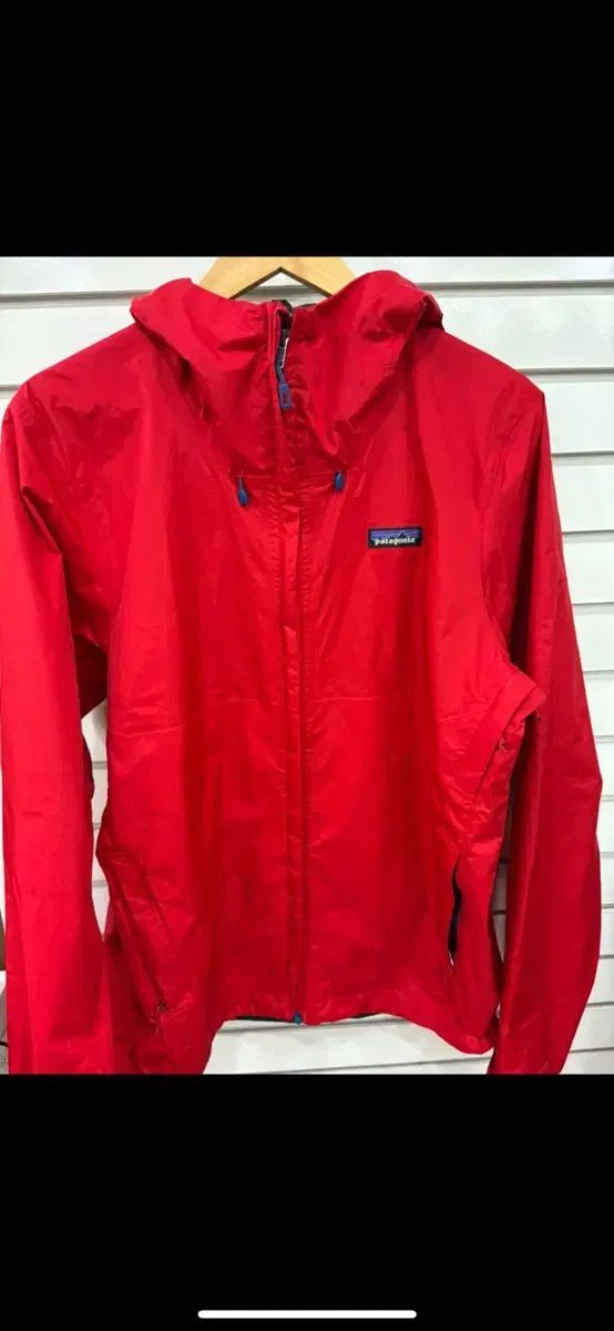 パタゴニア 赤 フード ウィンドブレーカー ジャケット 公式 パタゴニア