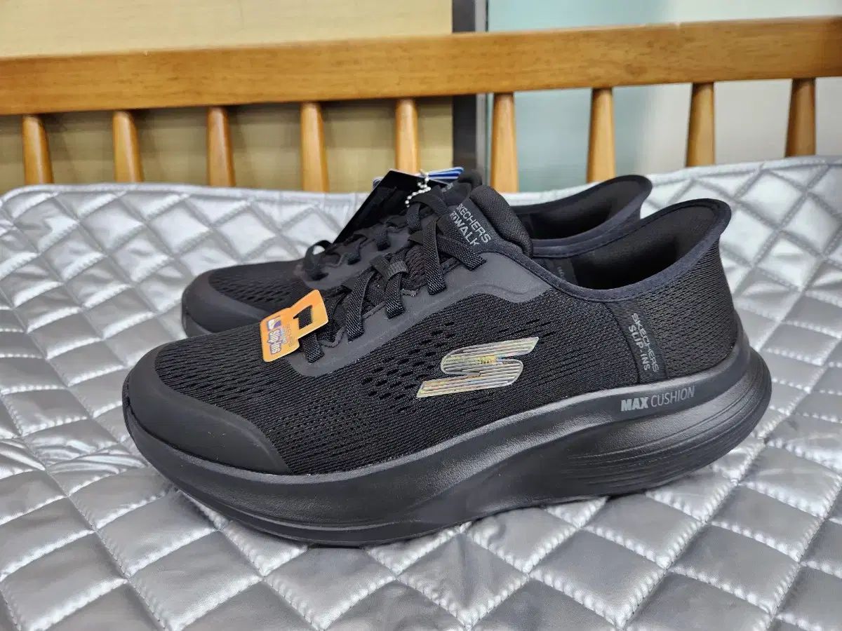 スケッチャーズ ゴーウォーク Slip-ins マックスクッション ブラック スニーカー 250 2025