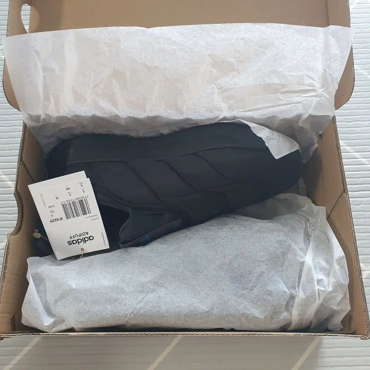 adidas アディダス