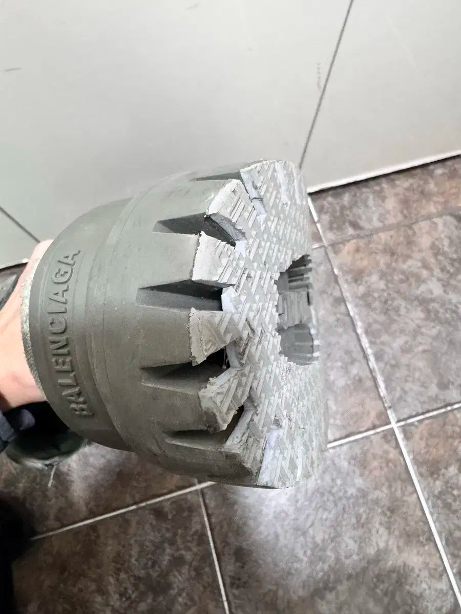 43 バレンシアガ