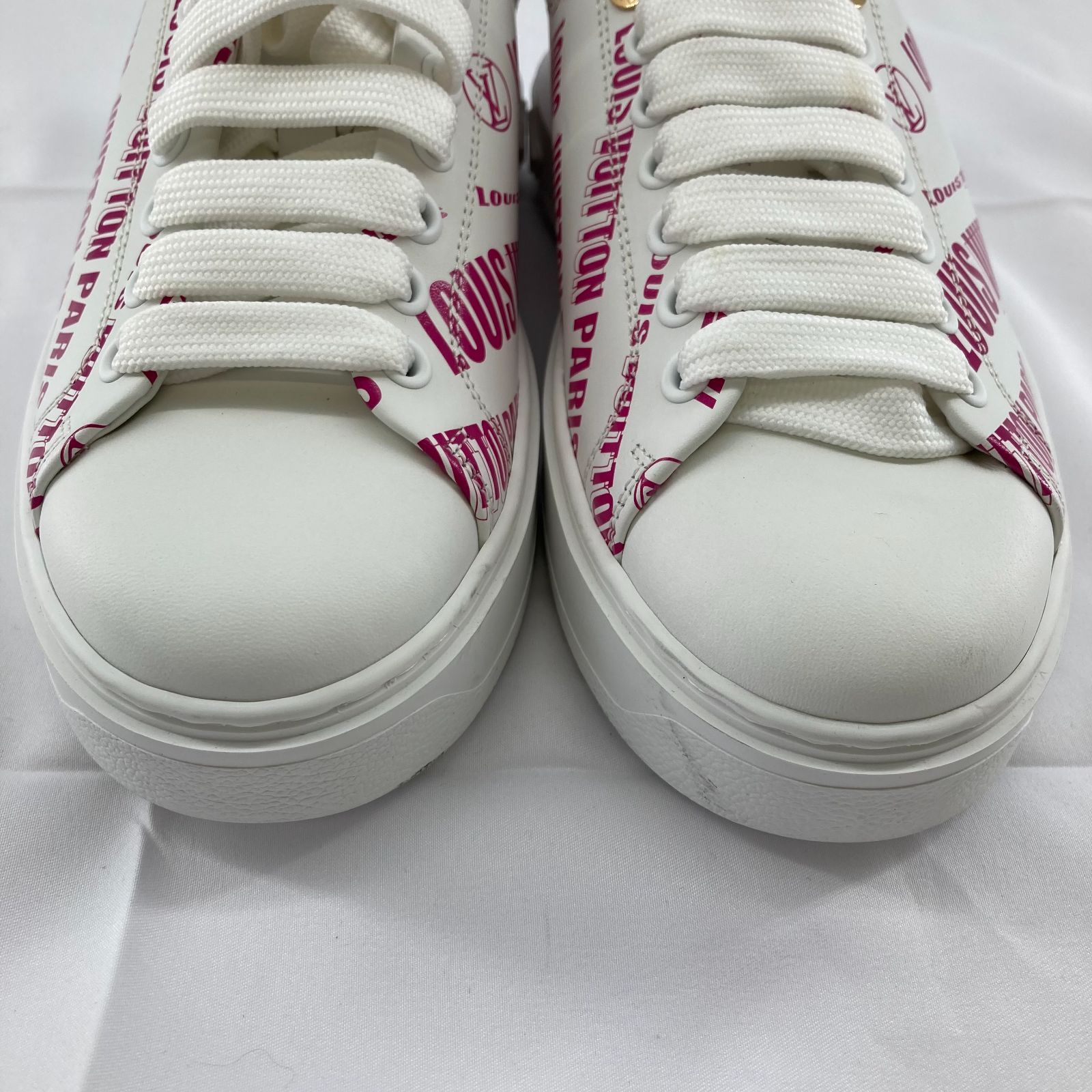 LOUIS VUITTON ルイヴィトン ロゴプリント スニーカー ✨️極美品✨ LOUIS VUITTON ルイヴィトン ロゴプリント スニーカー ✨️極美品✨