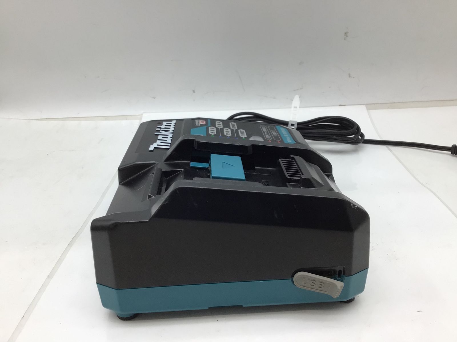 品 Makita マキタ 40Vmaxバッテリ用急速充電器 DC40RA ITHYTXQTSFO0 エコツール知立店 M02