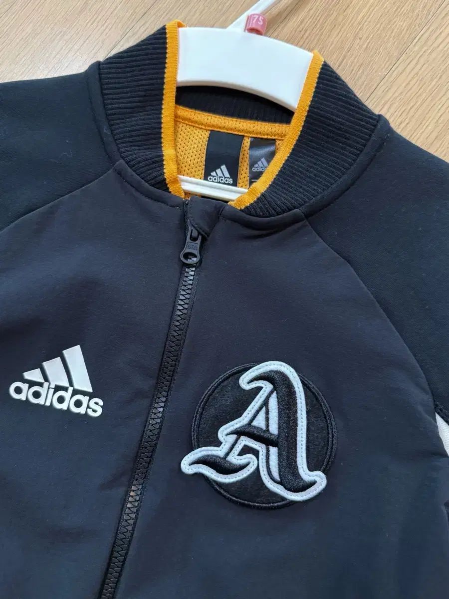 アディダス キッズ ブラック アウター