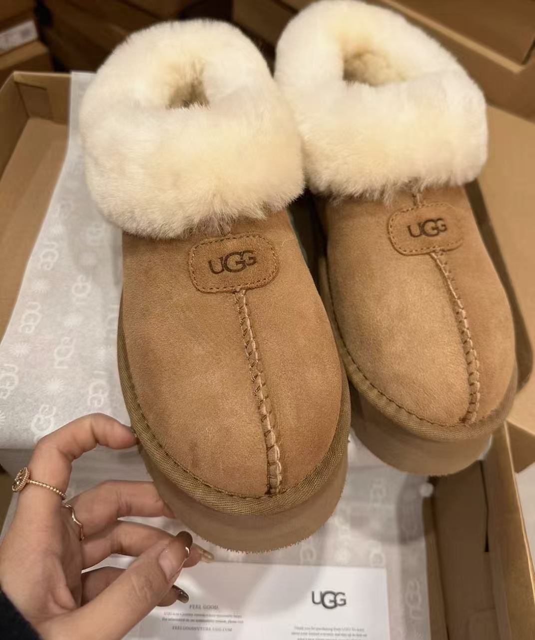 UGG アグ クラシックウルトラミニプラットフォーム