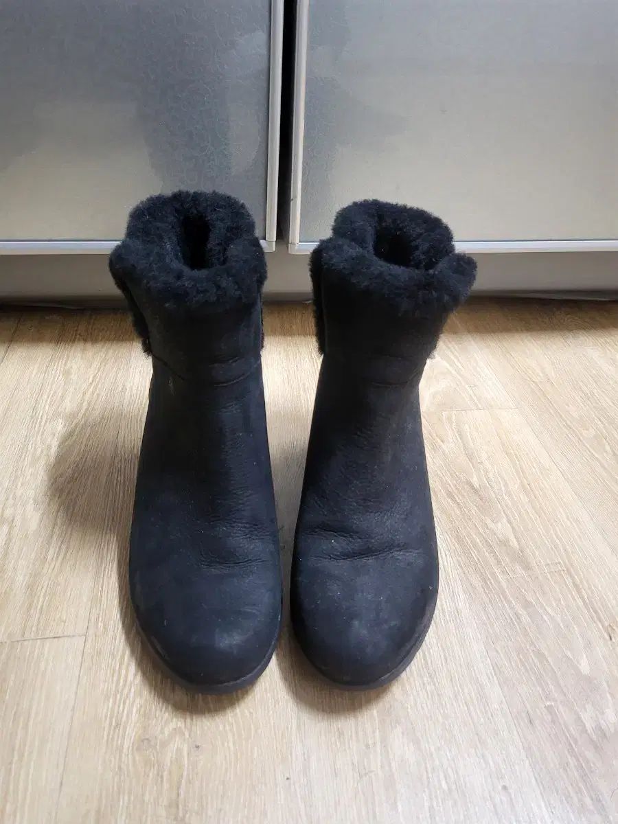 240 UGG アメリカ スーツ ファーブーツ