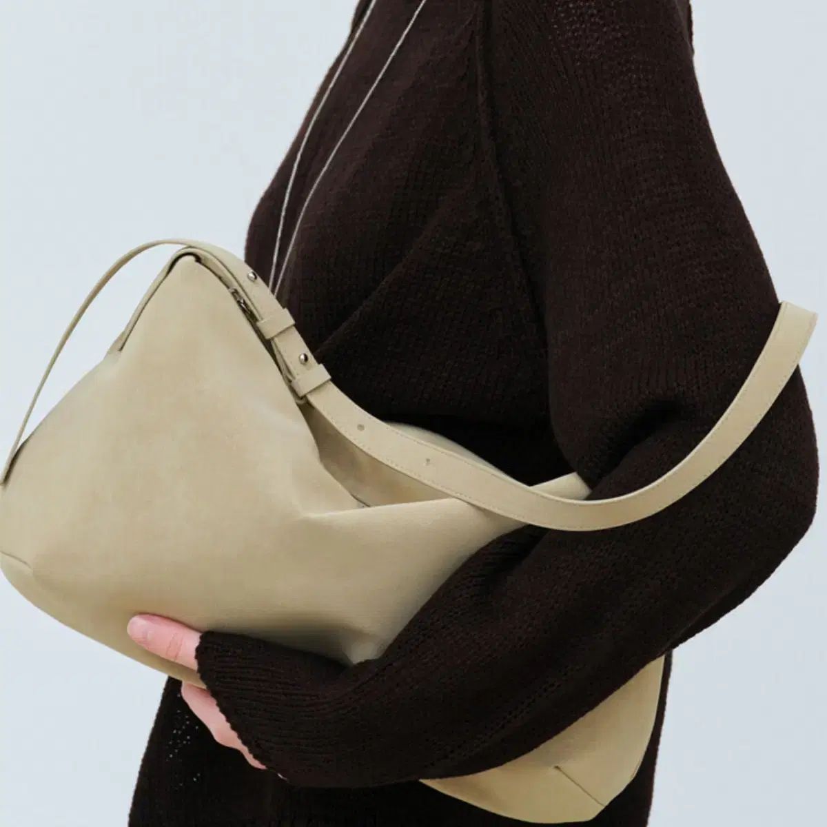 オブヒ ネッサ HOBO BAG ラテ