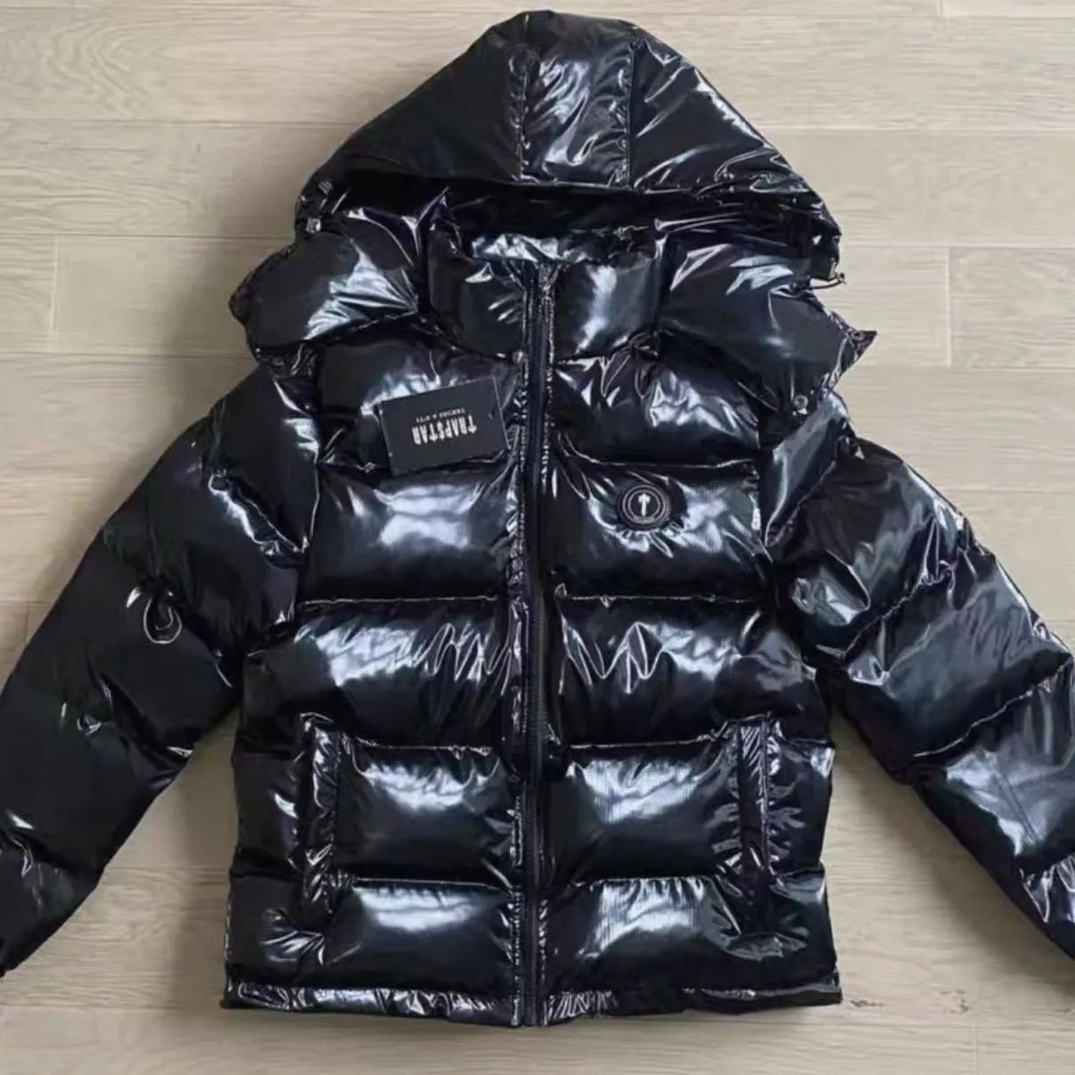 新品 TRAPSTAR 光沢 ダウンジャケット メンズ - メルカリ