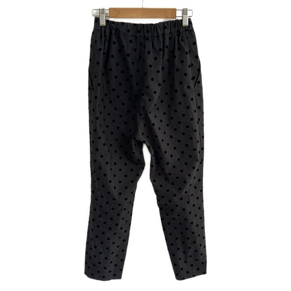 yori ヨリ パンツ サイズ34 S レディース - 黒 クロップド 半端丈 ドット柄 ウエストゴム