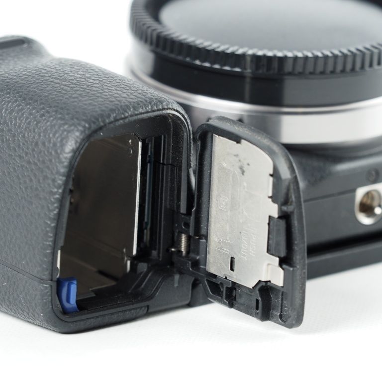 ミラーレス一眼カメラ α