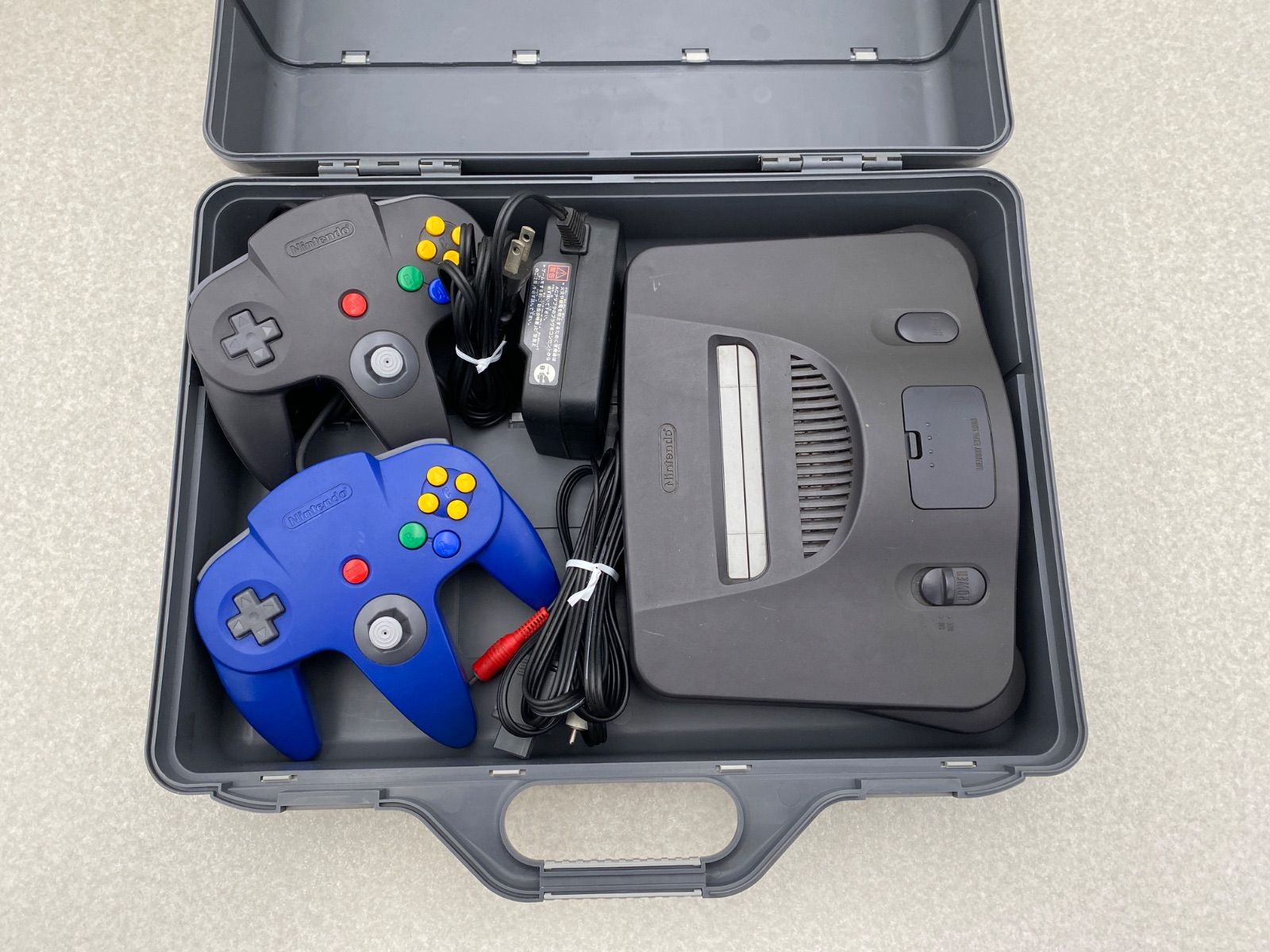 ニンテンドー64 本体 動作品 コントローラー２点 ケース付き