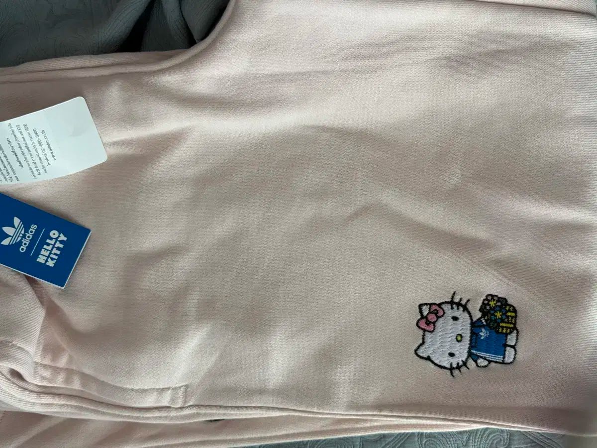 アディダス ハローキティ トレーニングウェア セット