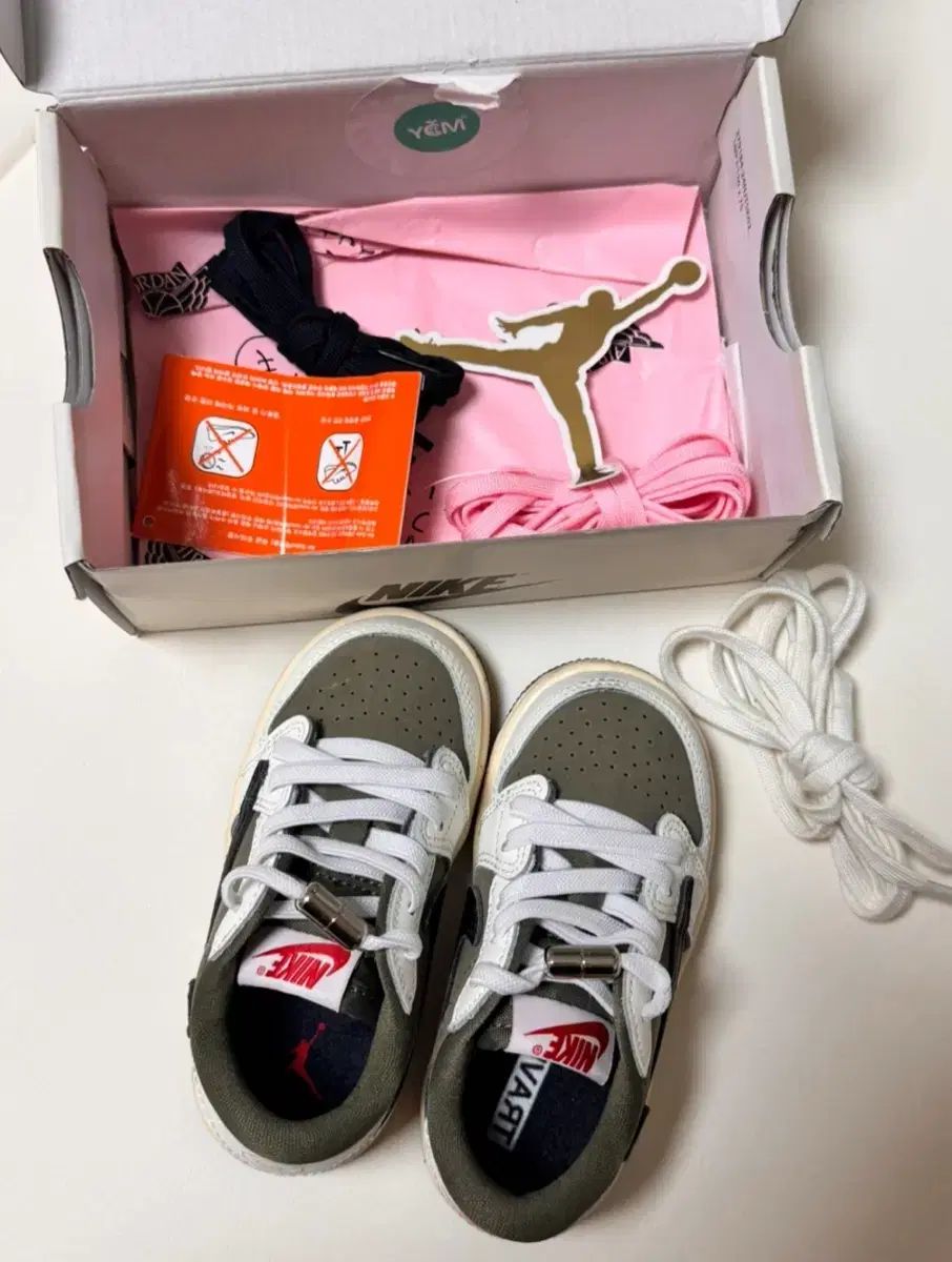 ジョーダン1 x トラヴィス スコット 120