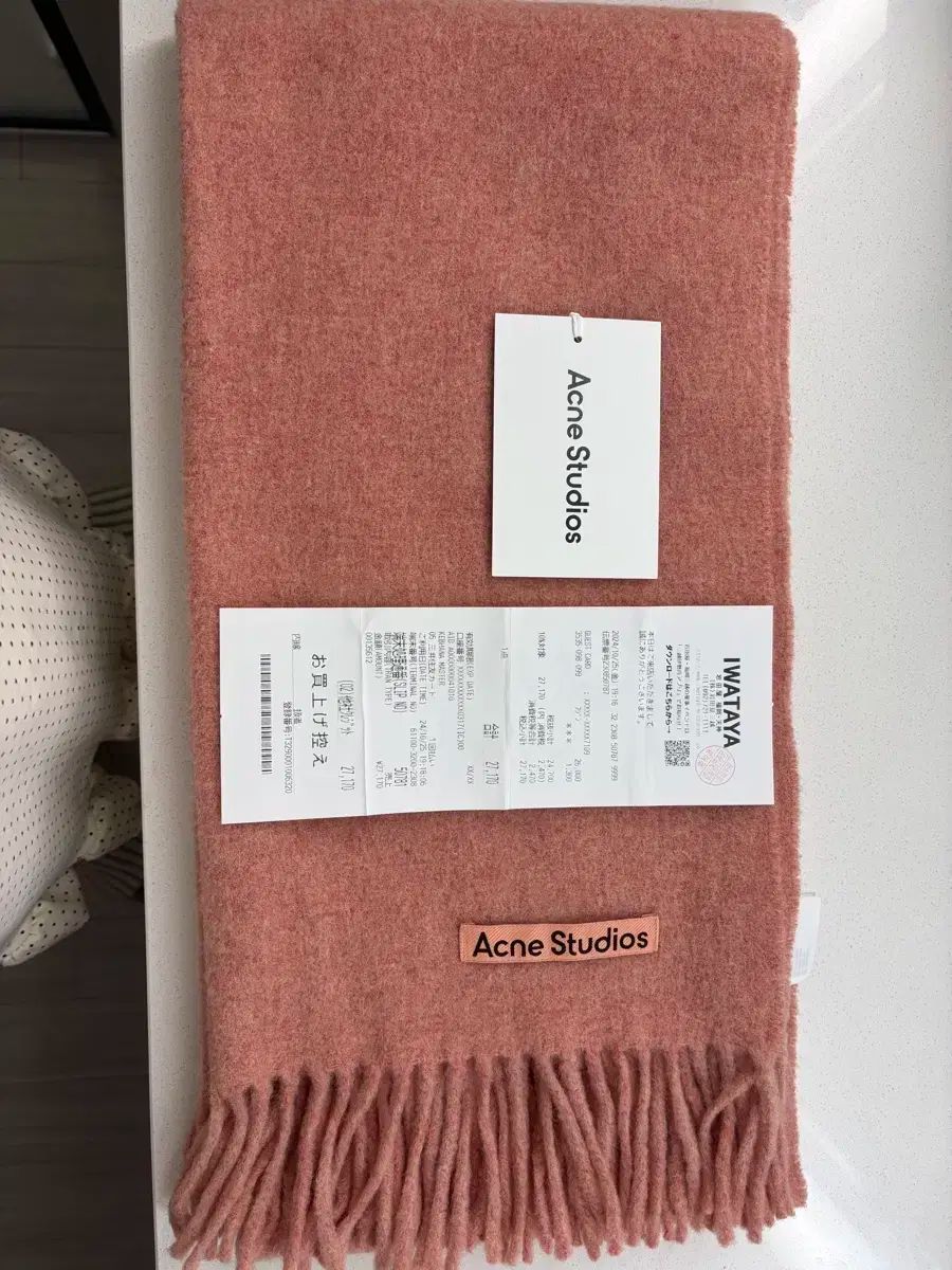 アクネストゥディオズ ナロー マフラー ほぼ