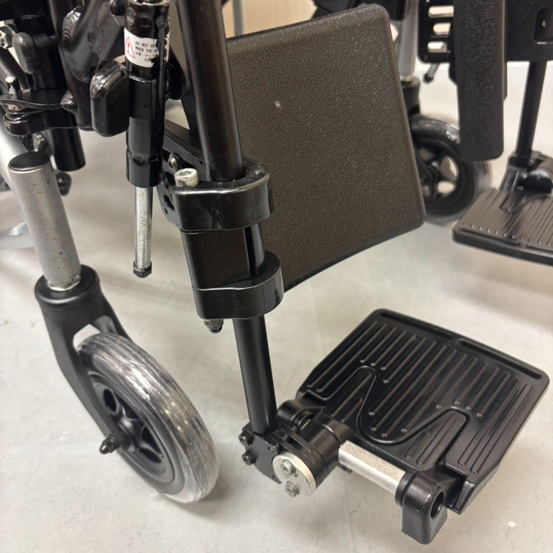 介助型車椅子 ティルト