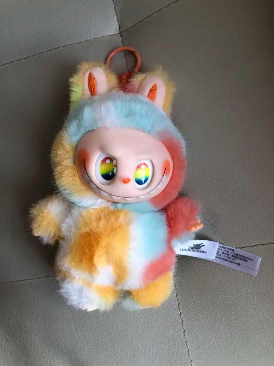 Labubu(ラブブ）ぬいぐるみキーホルダー レインボー - メルカリ