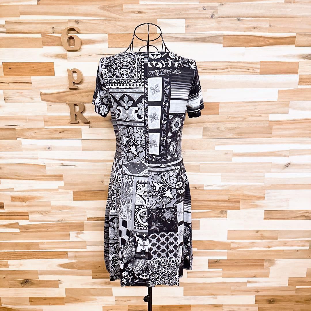  デシグアル フェイク スエード アート ワンピース 花柄 M グレー×白 半袖 ひざ丈ワンピース