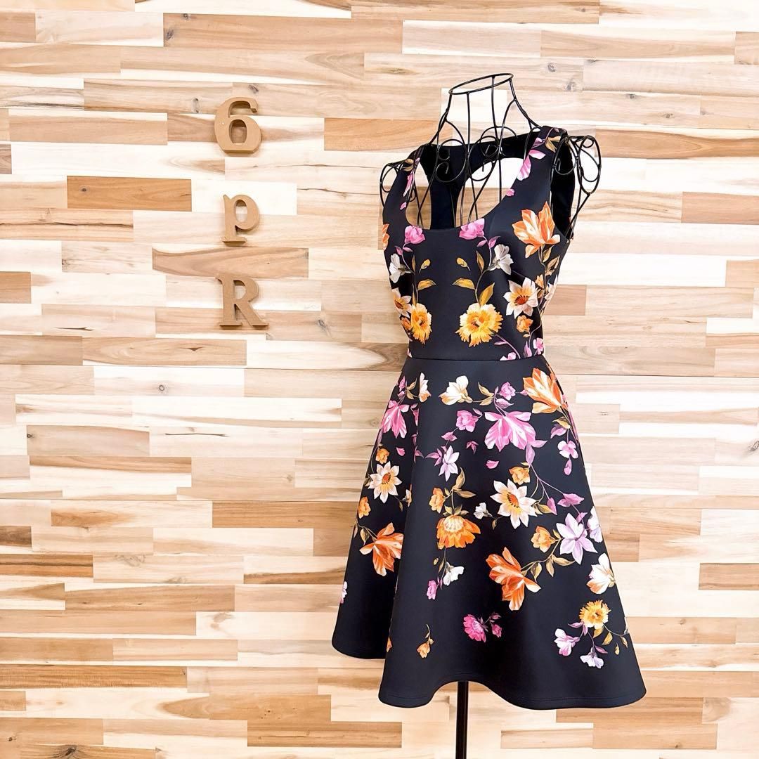 テッドベーカー】ノースリーブ 人気 花柄 フレア ドレス ワンピース 黒