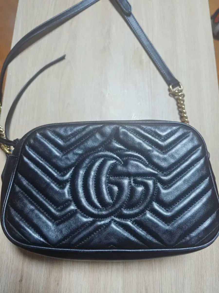 グッチ マーモント ブラック ミニバッグ