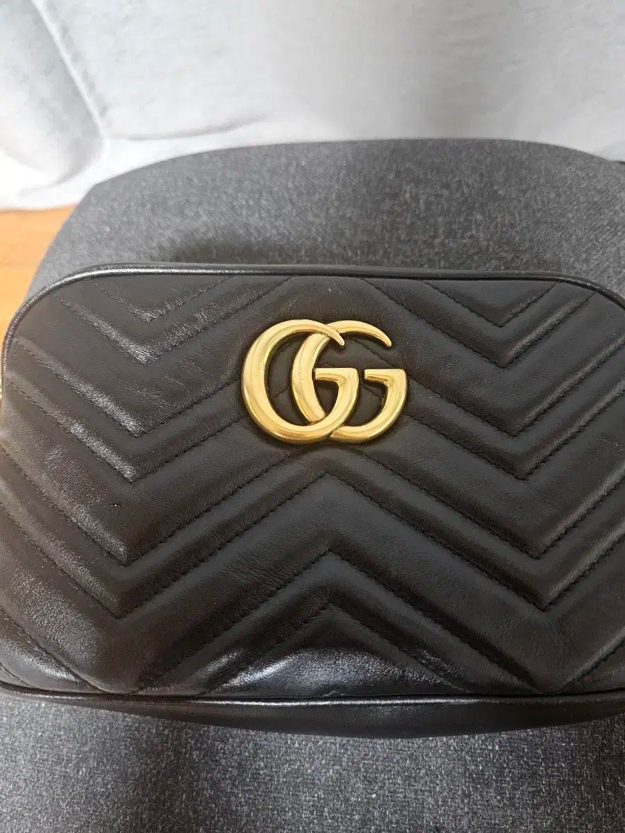 グッチ マーモント ブラック ミニバッグ