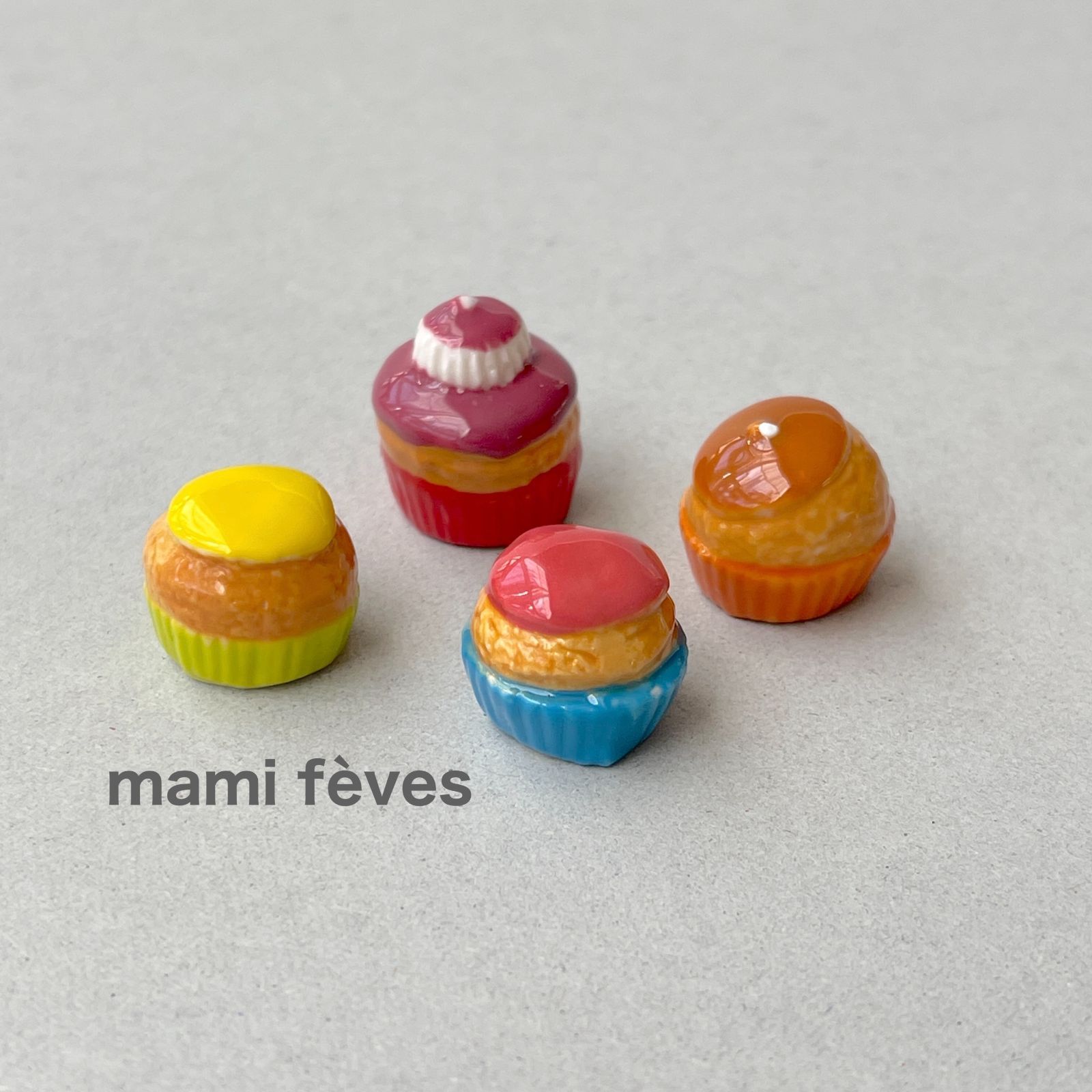 フェーヴ かわいいシューのお菓子 4個 フランス フェーブ ミニチュア