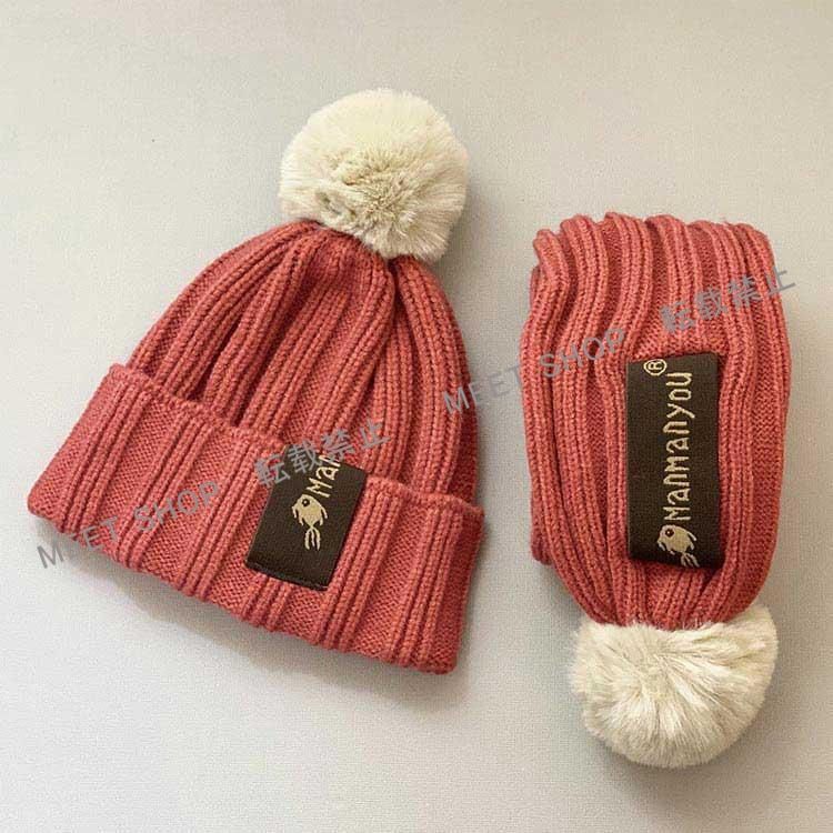 ポンポン付きニット帽 とマフラーのセット f5a33a7027412f2020a9f15ad8aa75