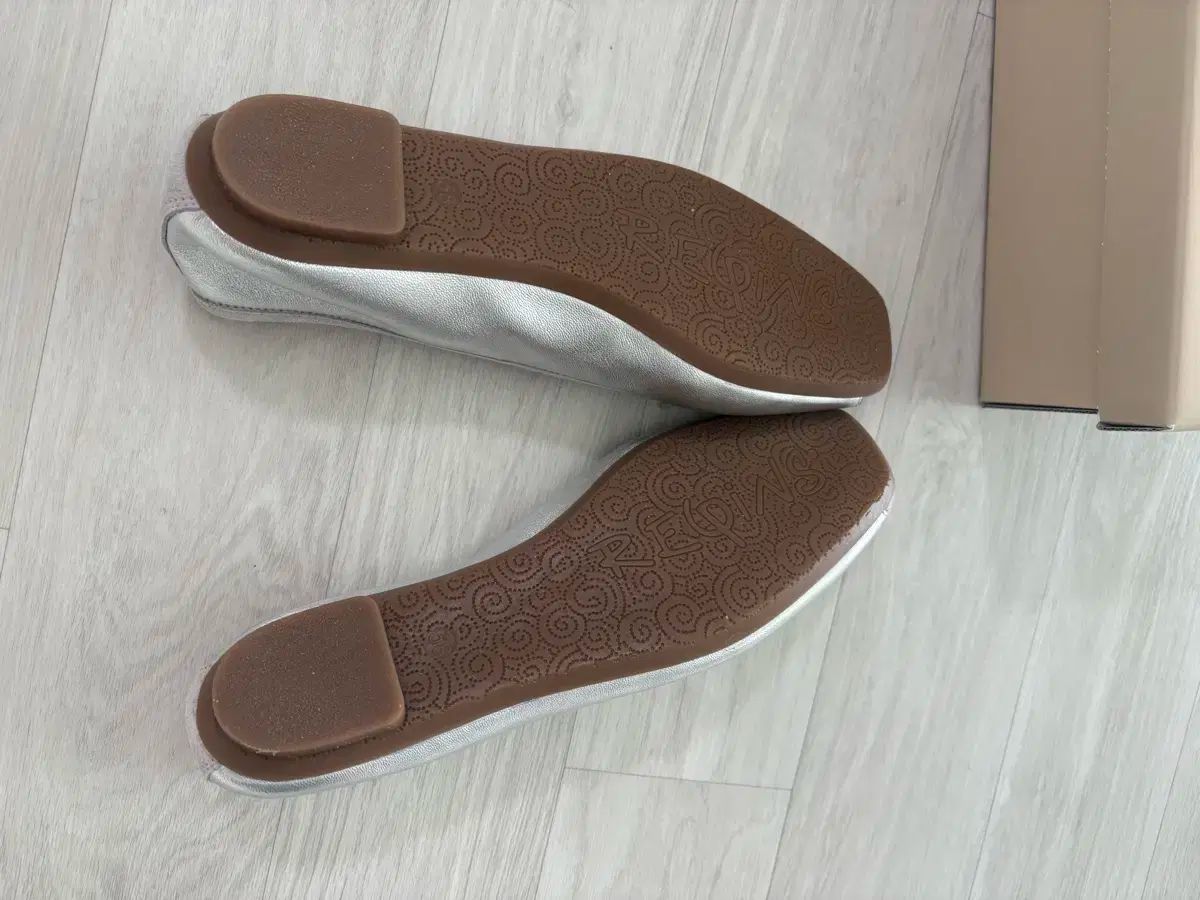 REQINS シルバー ハーモニー フラット 240-245